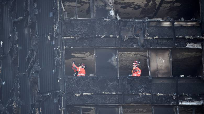 Στους 79 ανέβηκε ο αριθμός των νεκρών από την φονική πυρκαγιά στον πύργο του Λονδίνου